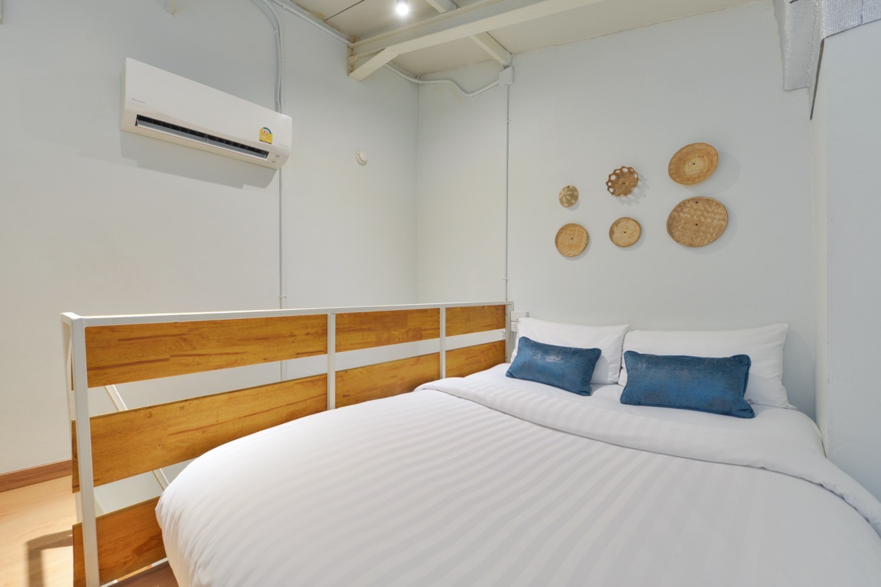 A made bed with fresh linen and pillows at StayAt Bedever, ready for the night