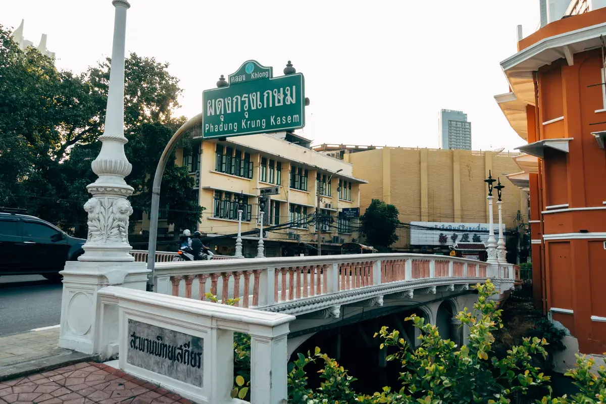 Urban view of Phadung Krung Kasem and surrounding architecture in Bangkok.