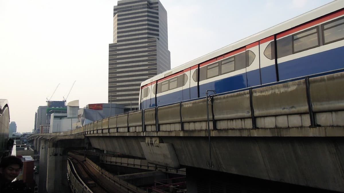 Where to Stay Near BTS Phra Khanong: A Local Guide to Sukhumvit's Best-Value Base
